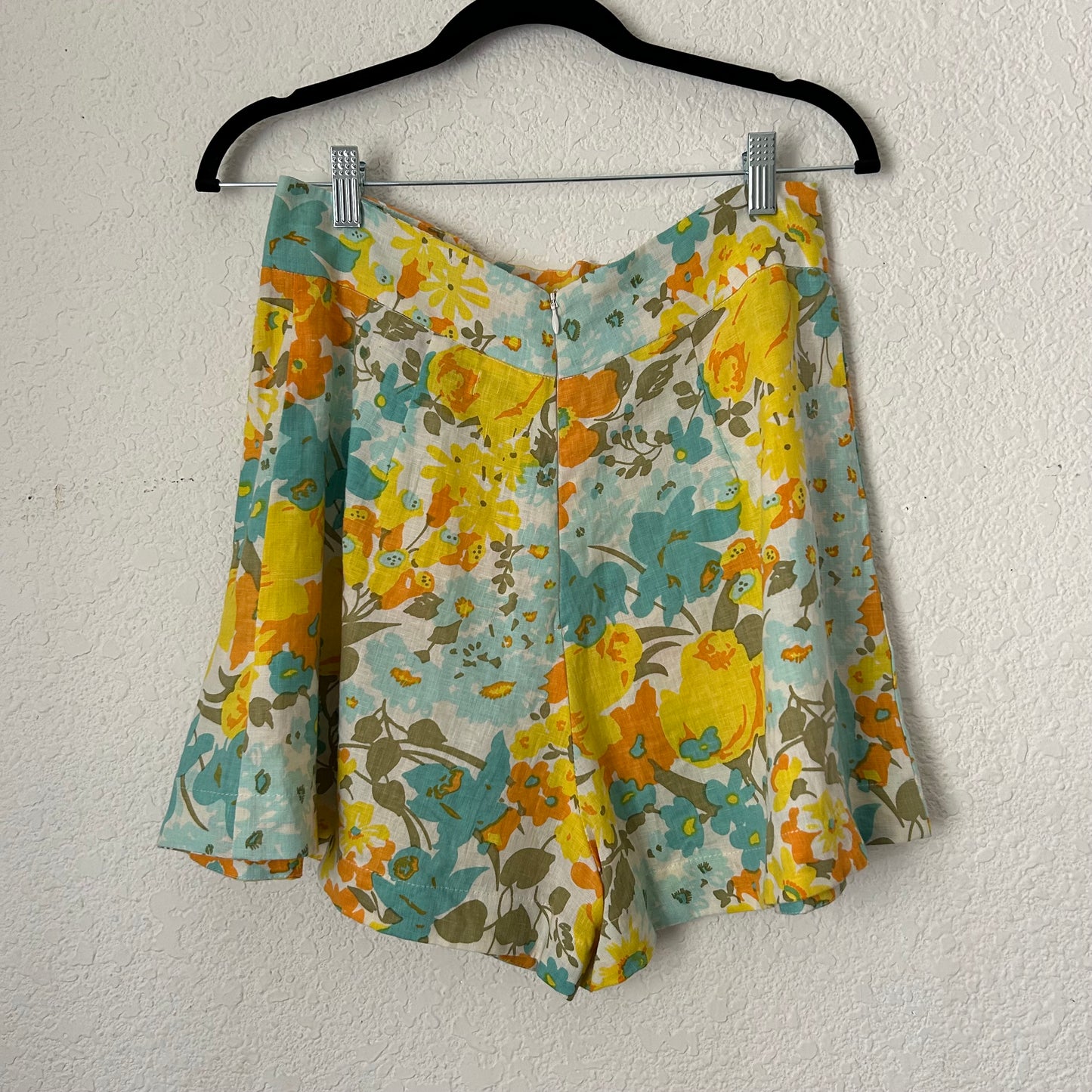 100% Linen Ondine Shorts in Annina Floral Shorts Blue Yellow