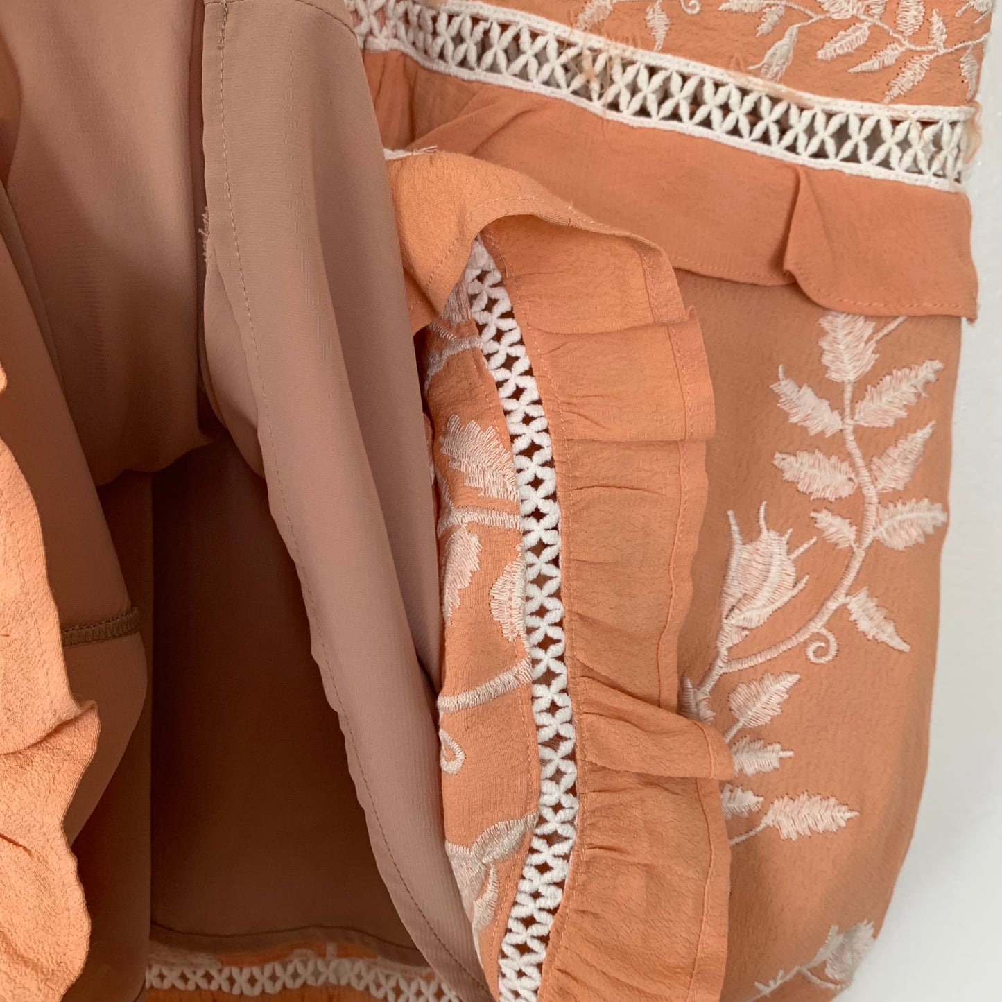 Mia Mini Dress Medium Lace Ruffles Embroidered Peach White