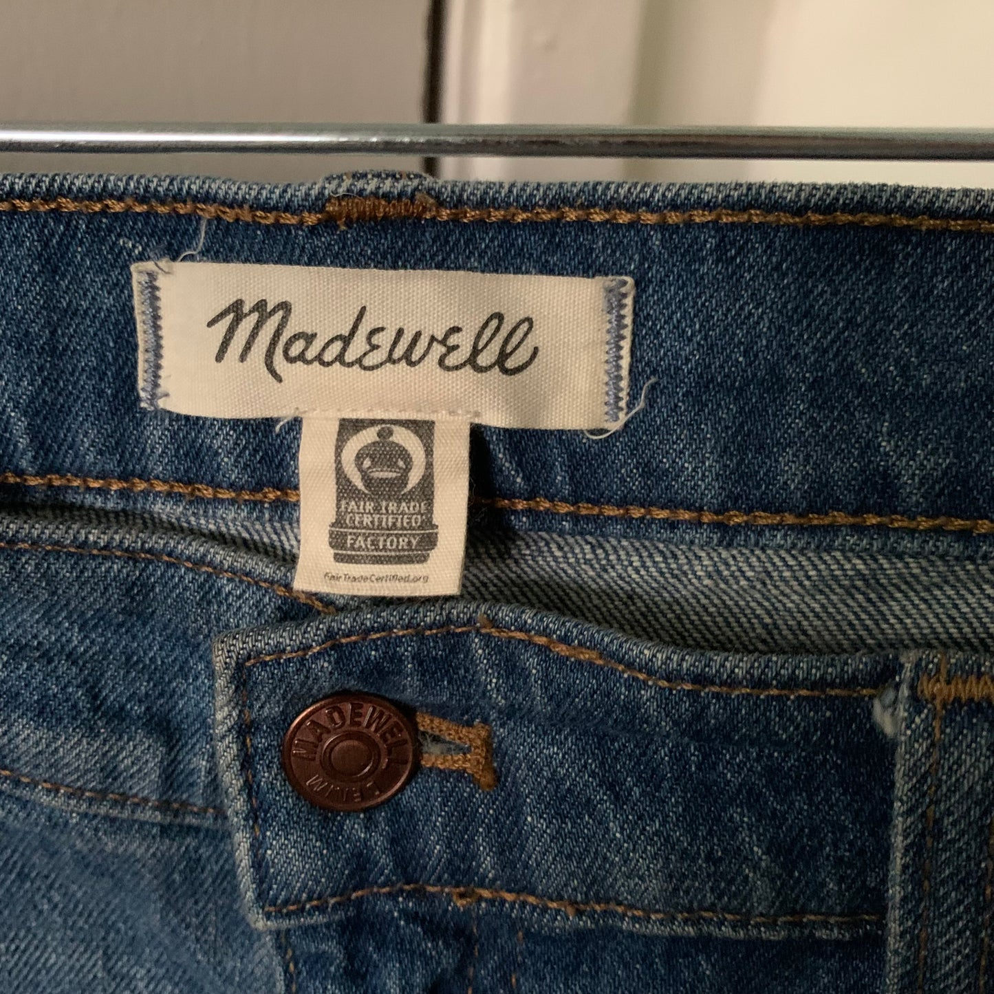 High-Rise Denim Jean Shorts in Malden Wash Size 32
