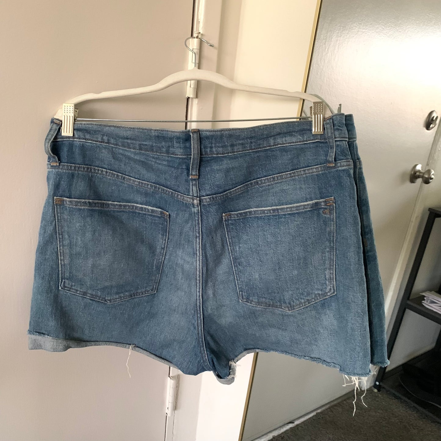 High-Rise Denim Jean Shorts in Malden Wash Size 32