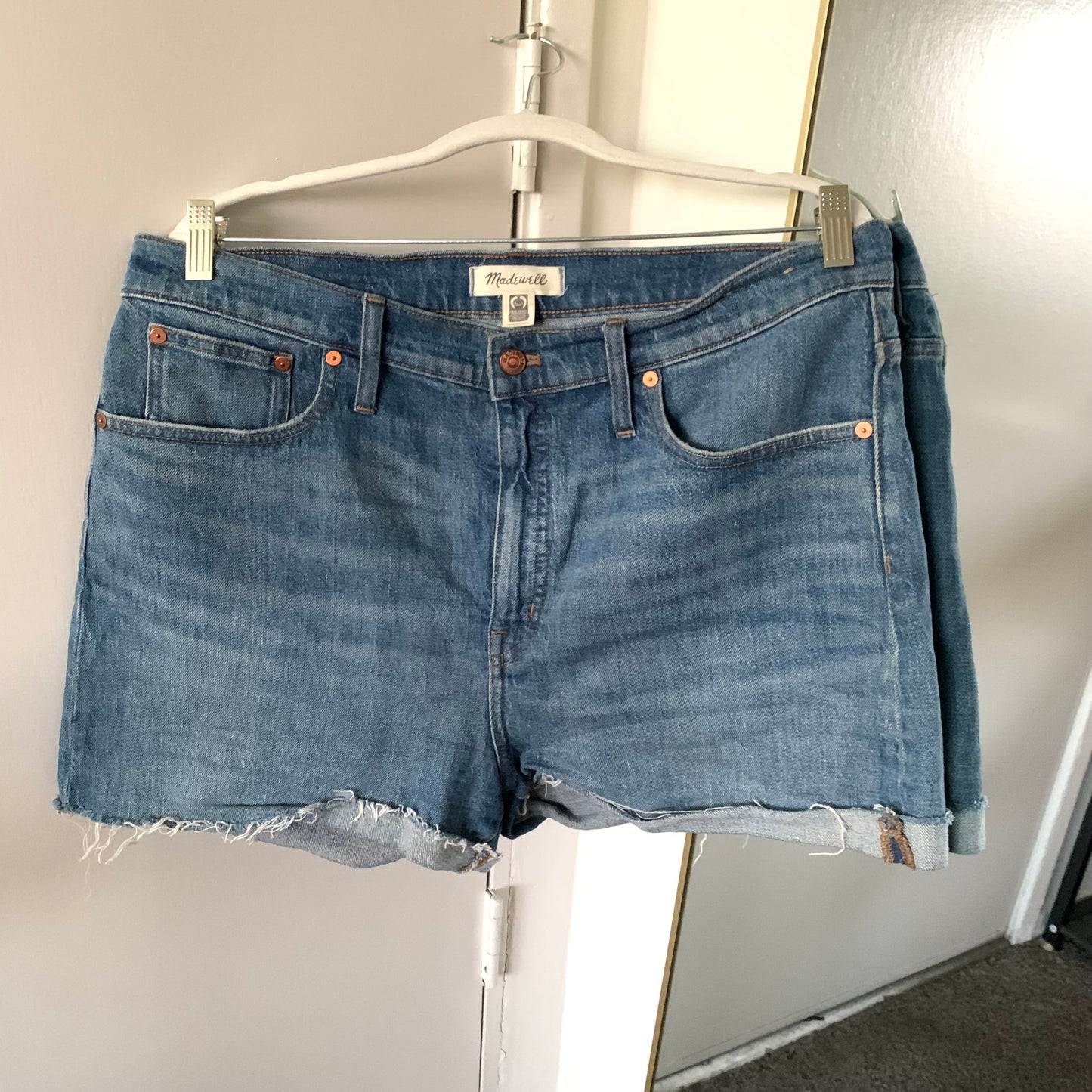 High-Rise Denim Jean Shorts in Malden Wash Size 32
