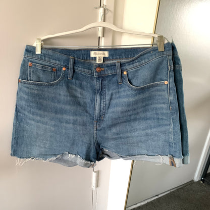High-Rise Denim Jean Shorts in Malden Wash Size 32
