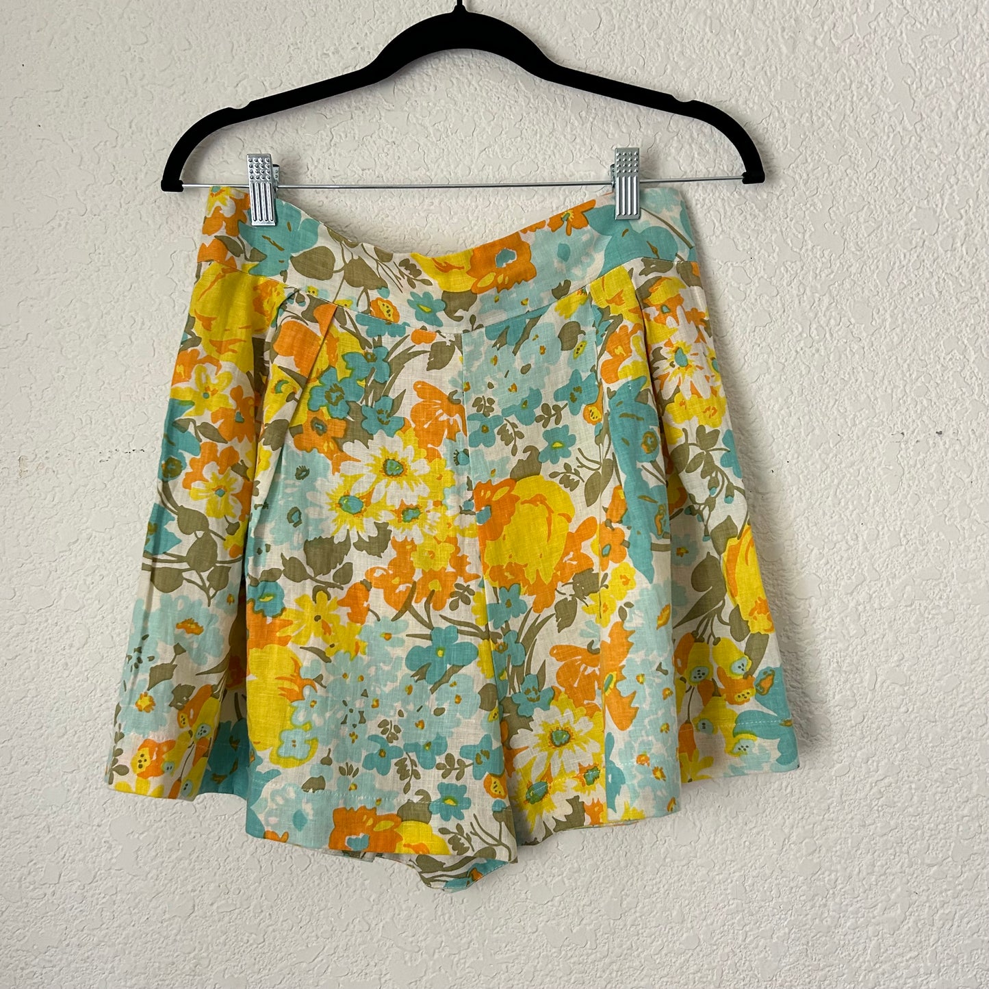 100% Linen Ondine Shorts in Annina Floral Shorts Blue Yellow